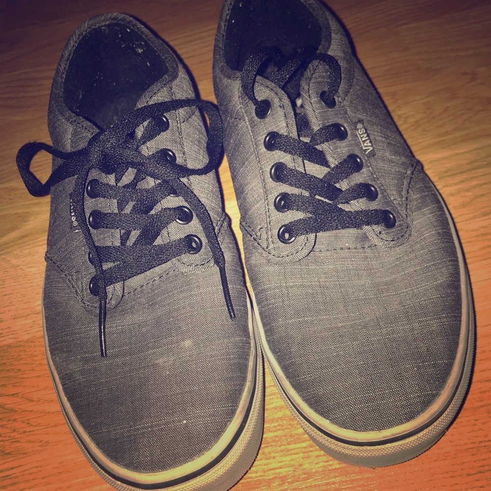 Men’s size 8.5/ women’s size 10 Vans